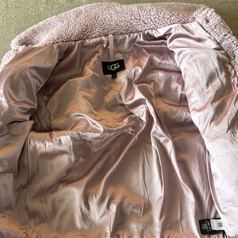 UGG Kids Light Pink Sherpa Jean Jacket- never worn- tags removed - Picture 3 of 5